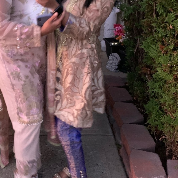 Pakistani Dress in gold - Picture 3 of 4